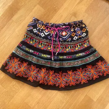 [ 중고 ] Love Girls Market 자수 플레어 스커트