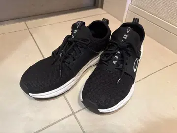 Oakley 블랙 러닝화