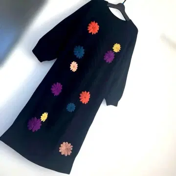 그레이스 콘티넨탈 꽃무늬 자수 니트 원피스 블랙