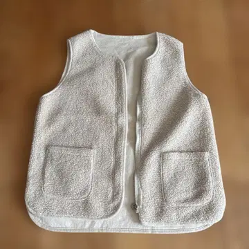 크림색 플리스 베스트