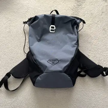 퍼고웍스 BUDDY 16 백팩 그레이