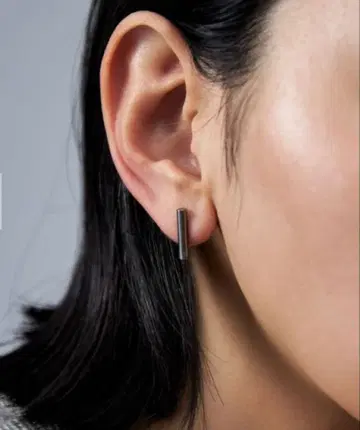 JOUETE(쥬에테) 블랙 실버 바 귀걸이