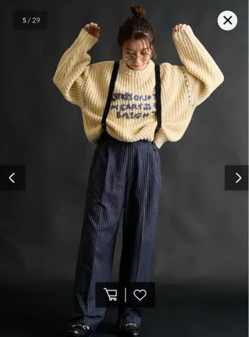 프릭스스토어 핸드 자수 로고 니트 스웨터