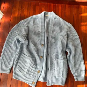 라이트 블루 버튼 가디건