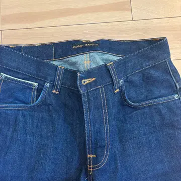 Nudie Jeans Co. 스트레이트 생 데님