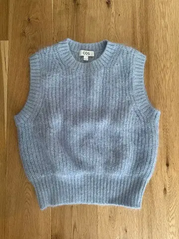 COS 라이트 블루 모헤어 니트 베스트
