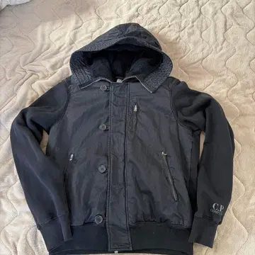 C.P. Company 후드 부착 블랙 점퍼