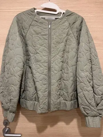 SIMPLICITE BC.Stock 코드 자수 블루종 카키