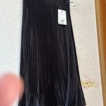 미사용 새상품 띠어리 플리츠 스커트 블랙