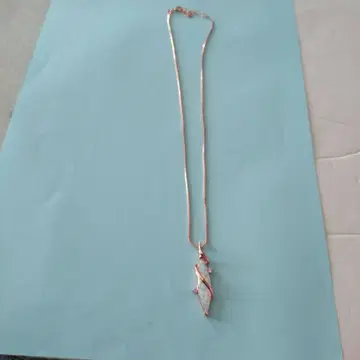 오팔 트위스트 디자인 목걸이