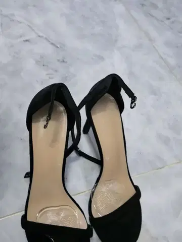 블랙 하이힐 펌프스