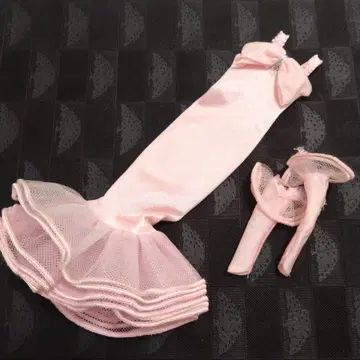 바비 핑크 프릴 드레스와 암커버