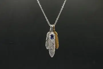 컨디션 최상 아르테미스 클래식 3연 페더 목걸이 미스틱 쿼츠