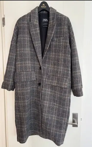 ZARA 그레이 계열 체크 롱 코트