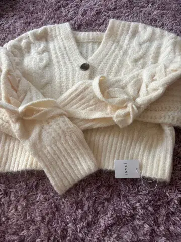 미사용 새상품 잉그 아이보리 케이블 니트 가디건