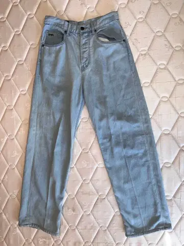 EMPORIO ARMANI 라이트 블루 스트레이트 데님