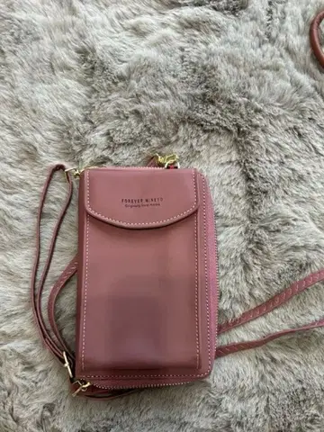 핑크 스마트폰 숄더백 합성 피혁