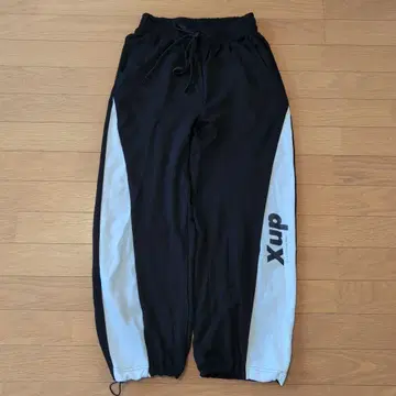 새상품급 XUP 트레이닝 팬츠