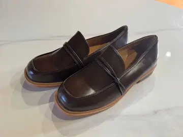 다크 브라운 로퍼 신발