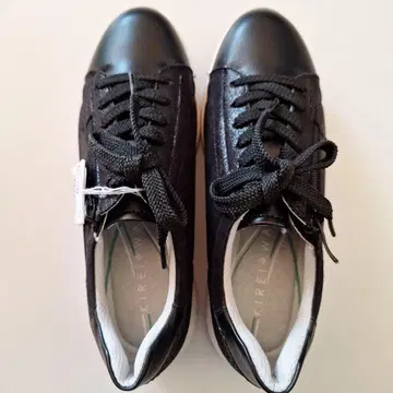 가볍고 신기 편한 블랙 스니커즈 22.5cm