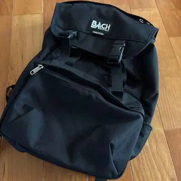 BACH 블랙 백팩