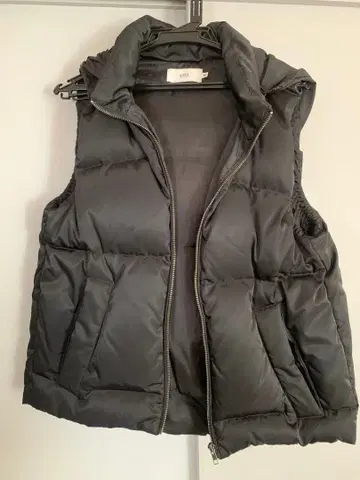 AZUL 후드 부착 블랙 다운 베스트 M