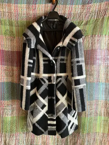 체크 무늬 후드 부착 울 코트 M 사이즈