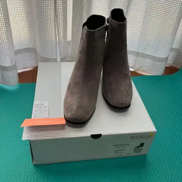 NUOVO 힐 5cm 스웨이드풍 베이지 사이드 고어 부츠 M 사이즈