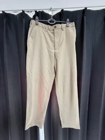 베이지 치노 팬츠