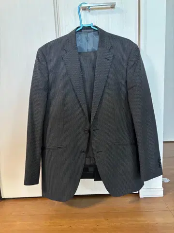 그레이 스트라이프 비즈니스 정장