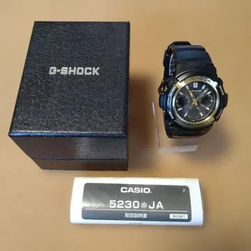 G-SHOCK AWG-M100SBG 블랙/골드 전파 솔라