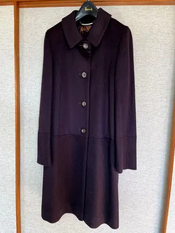 다크 퍼플 체스터 코트 버튼 포함
