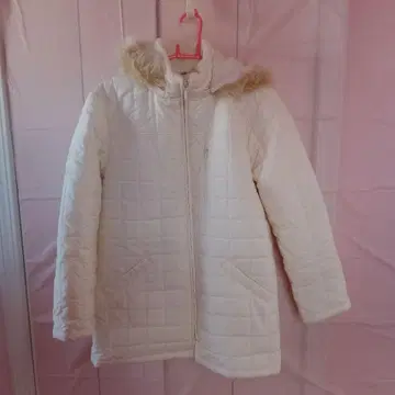 화이트 퀼팅 자켓 퍼 포함 UNIQLO