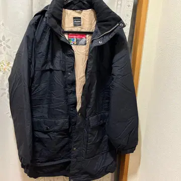 블랙 후드 부착 다운 자켓