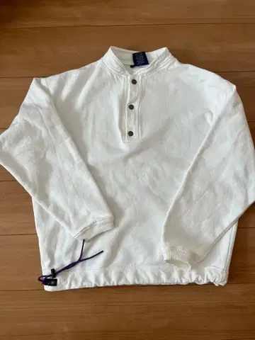 화이트 버튼 하프넥 트레이닝복