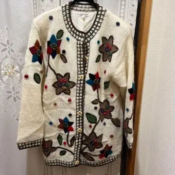 꽃무늬 자수 아이보리 긴팔 가디건