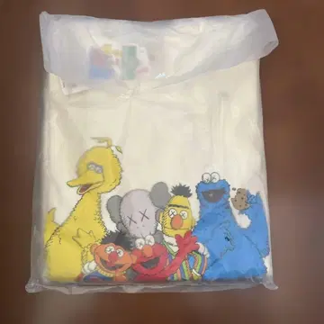 세서미 스트릿 x KAWS 스웨트 셔츠 미사용