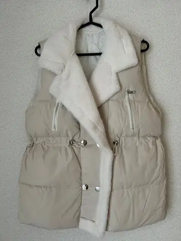 새상품급 카라바사 205 퍼 달린 충전솜 다운 베스트 아이보리 계열