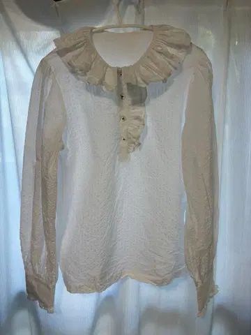 프릴 달린 화이트 긴팔 셔츠 블라우스 귀여운