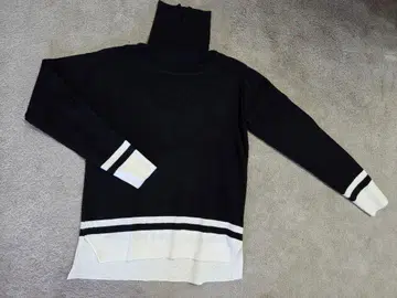 CHEVY 터틀넥 스웨터 블랙 화이트 스트라이프