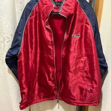 나일론 자켓 빨간색과 네이비