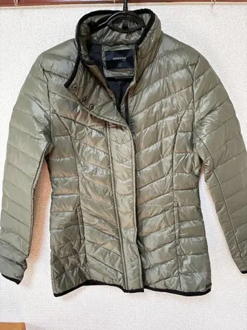 올리브색 S 사이즈 다운 자켓