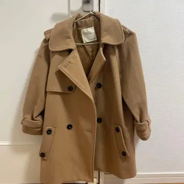 타미 라벨 베이지 피 코트