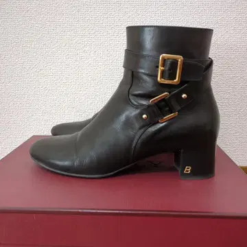 BALLY 블랙 가죽 앵클부츠 버클 포함