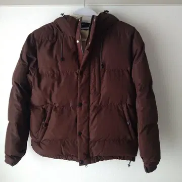 브라운 다운 자켓 후드 부착