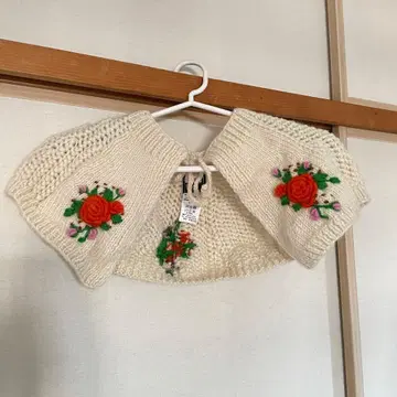 CHILD WOMAN 꽃무늬 자수 탈부착 카라 아이보리