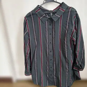 그레이와 빨간색 스트라이프 긴팔 셔츠 M-L