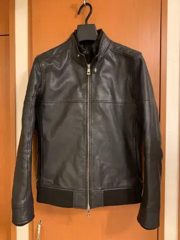 AKM 콤템포러리 블랙 가죽 자켓