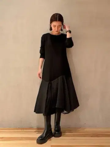 엘렌딕 재료 믹스 플레어 헴 원피스 종이상자 이소재