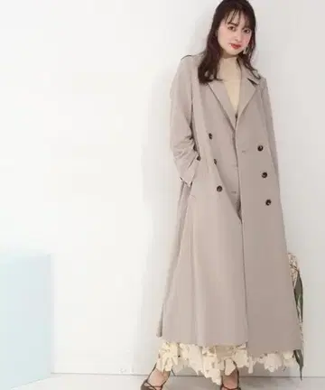 Mystrada 스프링 백 볼륨 코트